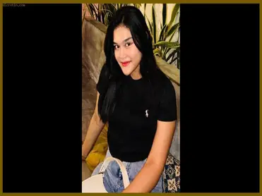 Bunga Cewek 18+ Pulen Sepong Pacar Diruang Tamu poster