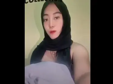 Cewek 18+ Jilbab Cantik Vcs Colmek Sambil Pake Kerudung poster