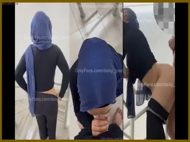 Daisy Bae Jilbab Tobrut Stape Di Tangga poster