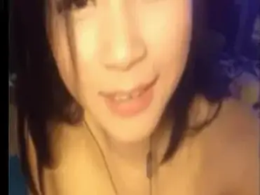 Dokumentasi Gadis Artis Cantik Live Di Kasur poster