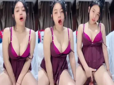 Dokumentasi Gadis Cantik Live Bersantai Kasur poster
