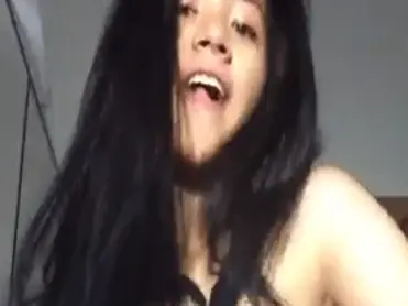 Dokumentasi Gadis Cantik Live Bersantai Kasur poster