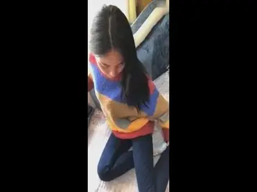 Dokumentasi Gadis Sweater Cantik Bersantai Kasur poster