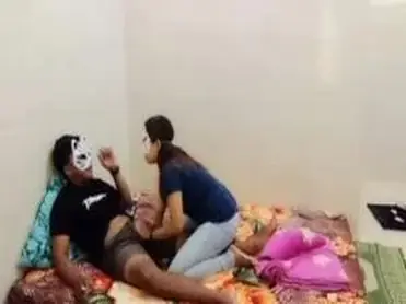 Gadis Cantik Pasrah Goyang Kasur Bareng Suami poster