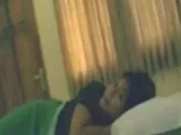 Gadis Cantik Pasrah Goyang Kasur Kamar Kosong poster