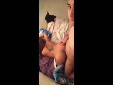 Gadis Cantik Pasrah Goyang Kasur Kamar Kost poster