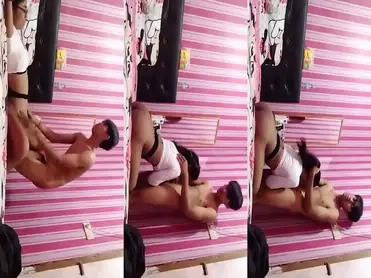 Gadis Cantik Pasrah Goyang Kasur Mantap Crot poster