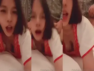 Gadis Cantik Pasrah Posisi Doggy Kasur Pacar poster