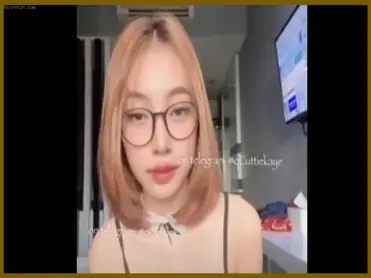 Legit Nih Cindo Cantik Pamer Body Sambil Remes Nenen poster