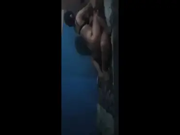 Tante Dewasa Cantik Goyang Atas Kasur Lincah poster