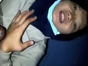 Ukhti Hijab Biru Cantik Pasrah Goyang Kasur poster