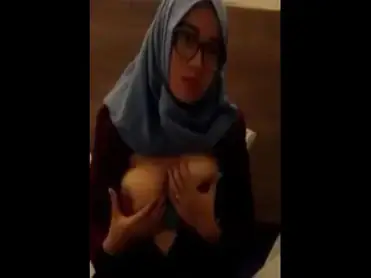 Ukhti Hijab Semok Cantik Live Bersantai Kasur poster